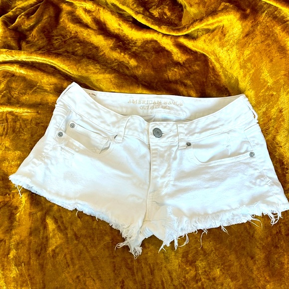 🤍AE CUTOFF SHORTS - Picture 1 of 2